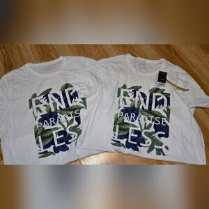 Source Unknown White Short Sleeve Tee with Blue Floral & Green Leaf Graphic